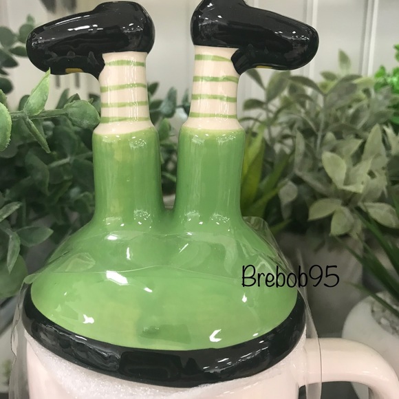 Rae Dunn 🍀 KISS ME 🍀 mug w/topper. - Picture 4 of 7